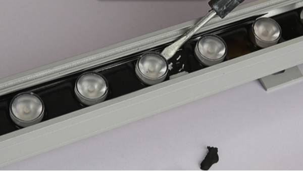 户外LED洗墙灯里面灌的黑色胶是什么胶？