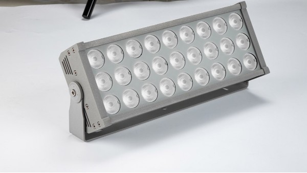 大功率投光灯在户外亮化中是否可以根据需求进行调节或控制？
