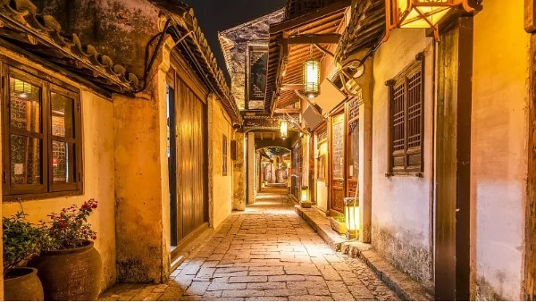 古镇街区壁灯